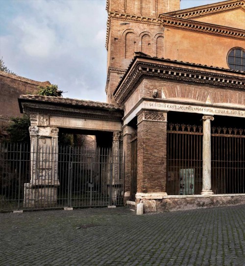 Portico of the Church of San Gregorio in Velabro, next to it, Arch of the Silversmiths