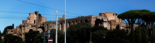 Widok Palatynu (kompleksu seweriańskiego) od strony Circus Maximus