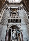 Jeden z czterech filarów bazyliki San Pietro in Vaticano - fundacja papieża Urbana VIII
