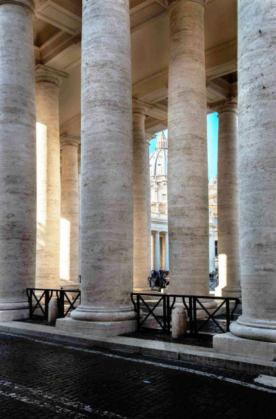 Kolumnada wokół placu św. Piotra (Piazza di San Pietro), projekt Gian Lorenzo Bernini