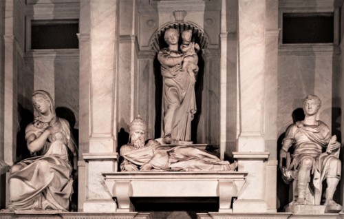 Funerary monument of Julius II (fragment), in the middle, lying pope, Basilica of San Pietro in Vincoli