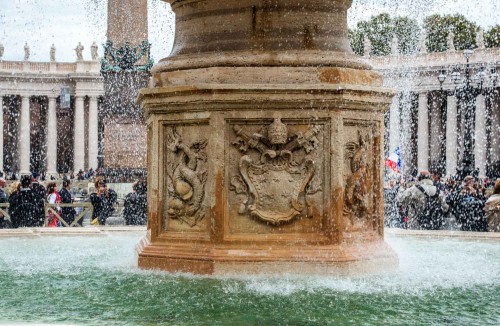 Fountain (Altieri family coat of arms) at St. Peter’s Square, Carlo Fontana