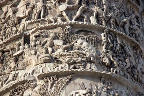 Kolumna Marka Aureliusza, fragment, Piazza Colonna