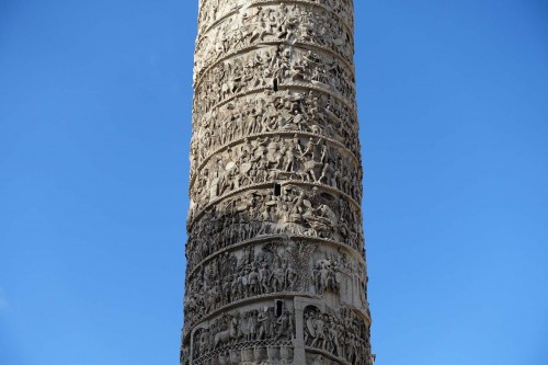 Kolumna Marka Aureliusza, fragment, Piazza Colonna