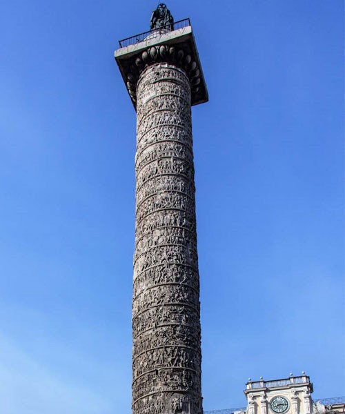 Kolumna Marka Aureliusza, Piazza Colonna