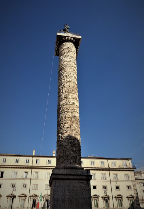 Kolumna Marka Aureliusza, Piazza Colonna