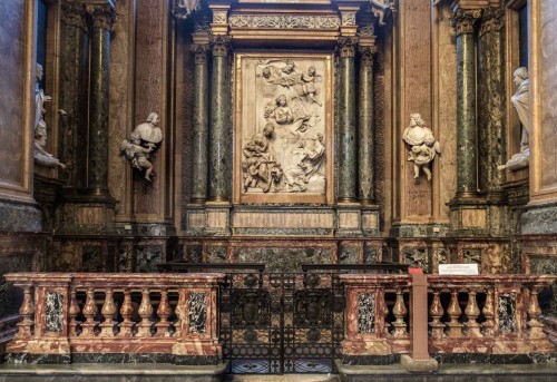 Sant'Andrea della Valle, Ginnetti Chapel, in the central part a marble relief Antonio Raggi