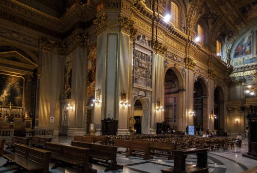 Basilica of Sant'Andrea della Valle, view of the transept with the Chapel of St. Andrew Avellino and tombstone of Pope Pius III