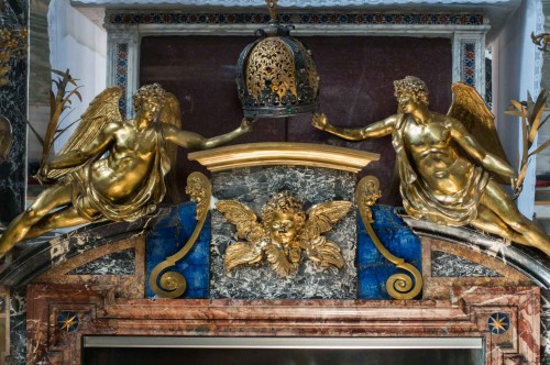 Basilica of Santa Cecilia, Angels – top of the statue of St. Cecilia, Stefano Maderno