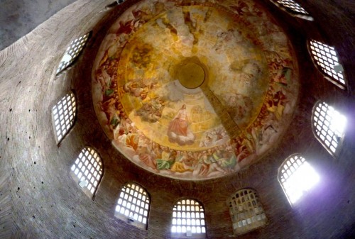 Church of Santa Constanza, view of the dome with frescoes from the XVII century