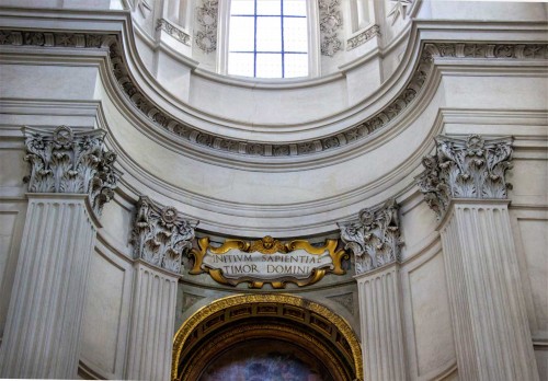 Church of Sant'Ivo alla Sapienza, entablature in the church interior