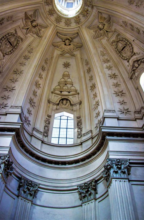 Church of Sant'Ivo alla Sapienza, elements of the Chigi coat of arms of Pope Alexander VII – mountains and eight-pointed stars