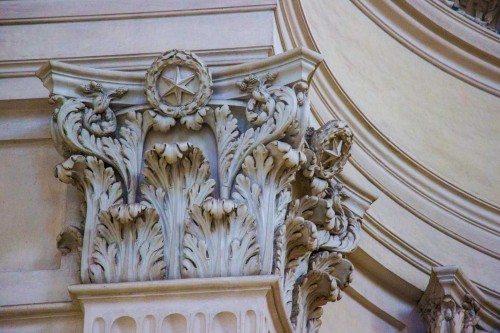 Church of Sant'Ivo alla Sapienza, capitol in the church interior