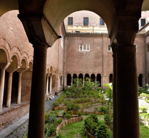 San Lorenzo fuori le mura, krużganki