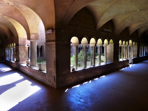 San Lorenzo fuori le mura, krużganki