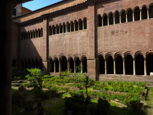 San Lorenzo fuori le mura, krużganki