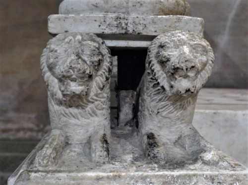 Basilica of San Lorenzo fuori le mura, lions supporting the paschal candelabra, XIII century