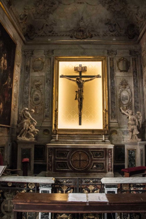 San Lorenzo in Lucina, Chapel of the Crucifix, crucifix from the XVII century