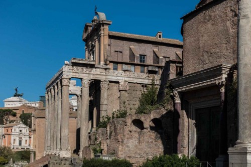 San Lorenzo in Miranda, widok od strony Forum Romanum