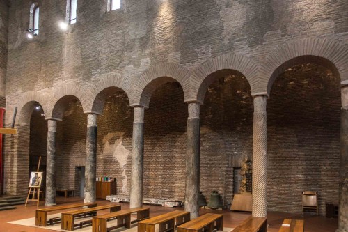 San Lorenzo in Piscibus, church nave