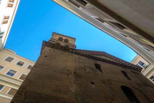 Church of San Lorenzo in Piscibus squeezed in between buildings constructed during Mussolini’s times