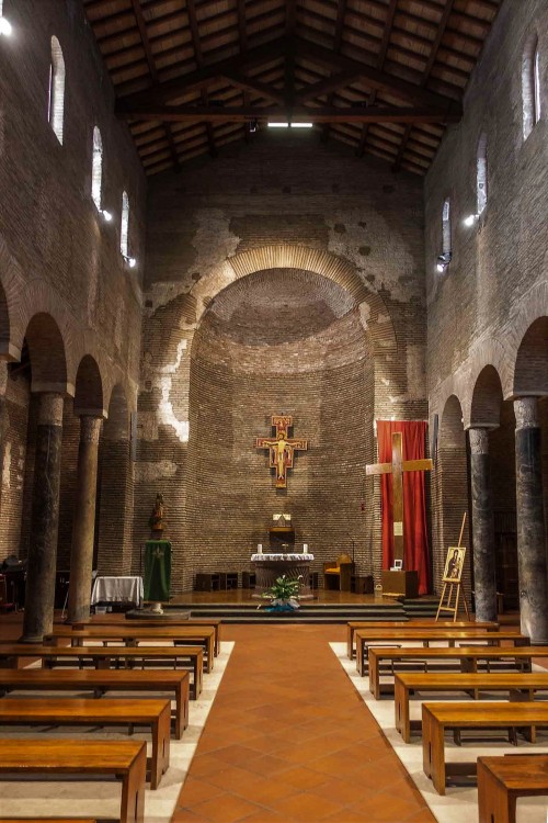 Church of San Lorenzo in Piscibus, interior of the current church, reconstruction from the 50’s of the XX century