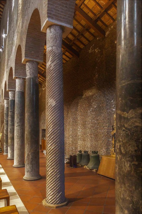 San Lorenzo in Piscibus, church interior