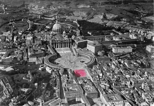 View of the Borgo prior to 1922, Piazza Rusticucci marked in pink, pic. Wikipedia