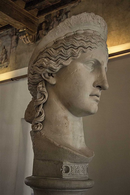 Hera Ludovisi, jeden z najsławniejszych obiektów kolekcji kardynała Ludovisiego, Museo Nazionale Romano, Palazzo Altemps