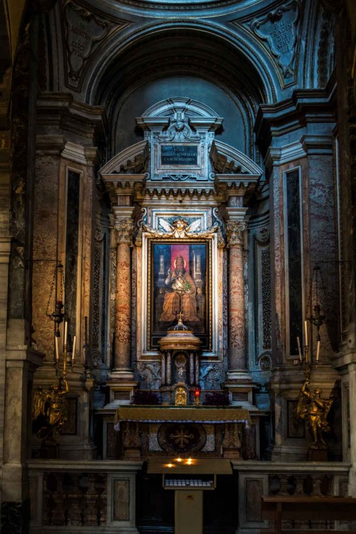 Basilica of San Marco, Chapel of St. Mark with a painting by Mezzolo da Forlì depicting St. Mark the Pope