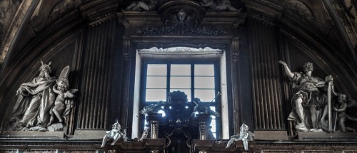 Church of Santissimi Nomi di Gesù e Maria, statues of Moses and David above the main enterance to the church