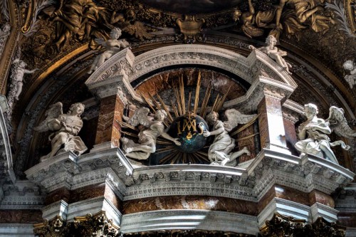 Church of Santissimi Nomi di Gesù e Maria, top of the main altar