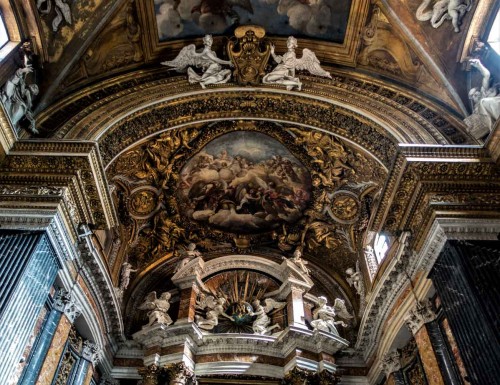 Church of Santissimi Nomi di Gesù e Maria, top of the main altar and a paiting at the top of the apse – Giacinto Brandi