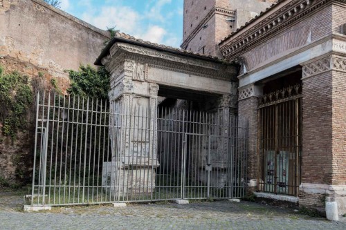 Arch of the Silversmiths (Arco degli Argentari)