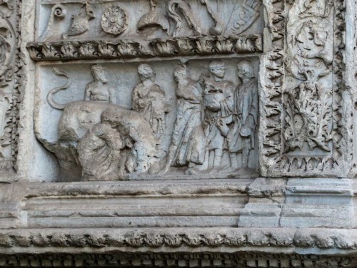 Łuk Srebrników (Arco degli Argentari), relief ukazujący scenę składania zwierzęcych ofiar