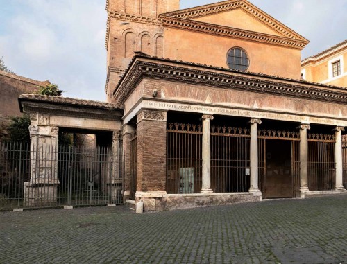 Portico of the Church of San Giorgio in Velabro with the Arch of the Silversmiths next to it