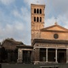 Łuk Srebrników (Arco degli Argentari) i kościół San Giorgio in Velabro