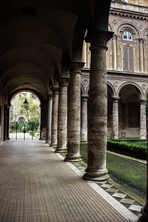 Palazzo Doria Pamphilj, dziedziniec