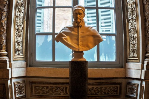 Palazzo Pamphilj, Galleria Serliana, bust of Pope Innocent X