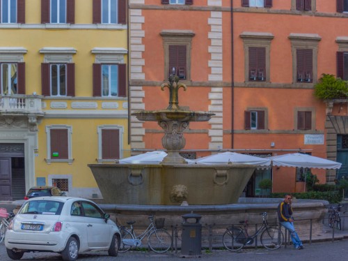 Giacomo della Porta, fountain in Piazza Farnese