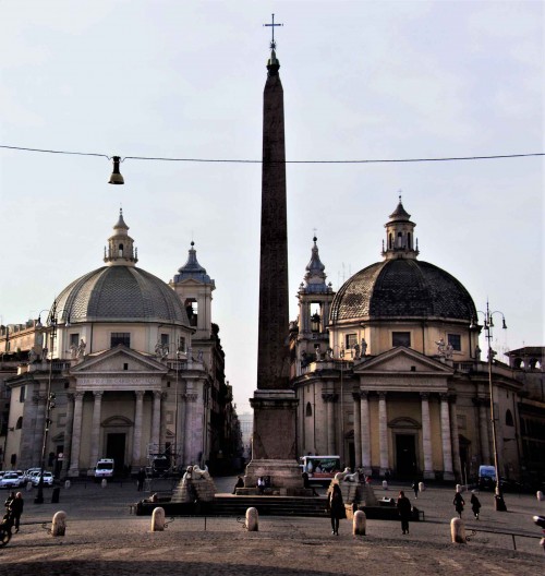 Santa Maria dei Miracoli (po prawej) i Santa Maria di Montesanto (po lewej), Piazza del Popolo