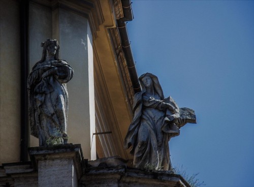 Church of Santa Maria dei Miracoli, statues of saints adorning the building elevation