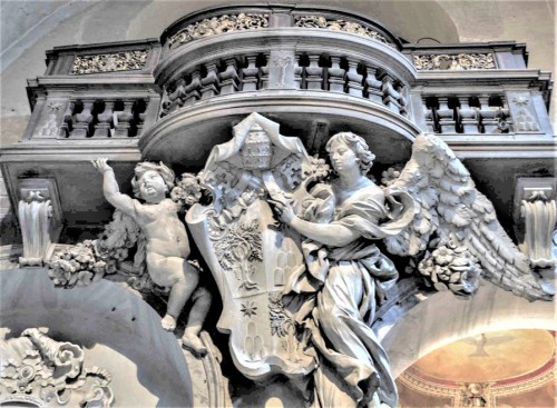 Basilica of Santa Maria del Popolo, coat of arms of Pope Alexander VII, decorations from the period of modernizations by Gian Lorenzo Bernin