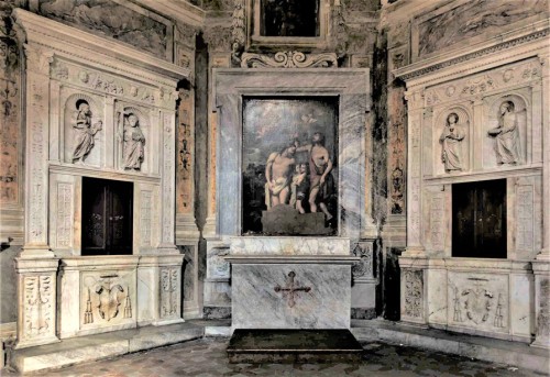 Basilica of Santa Maria del Popolo, Montemirabile Chapel, remains of the original Renaissance main altar of the church