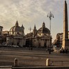 Piazza del Popolo, widok na kościoły - Santa Maria dei Miracoli i Santa Maria in Montesanto (po lewej)