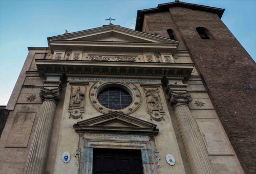 Basilica of San Nicola in Carcere, church façade, Giacomo della Porta