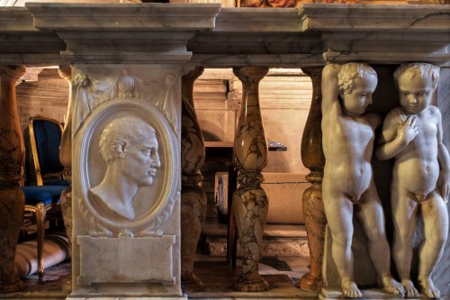 Church of San Pietro in Montorio, balustrade of the del Monte Chapel, putti and portraits of members of the del Monte family, Bartolomeo Ammannati