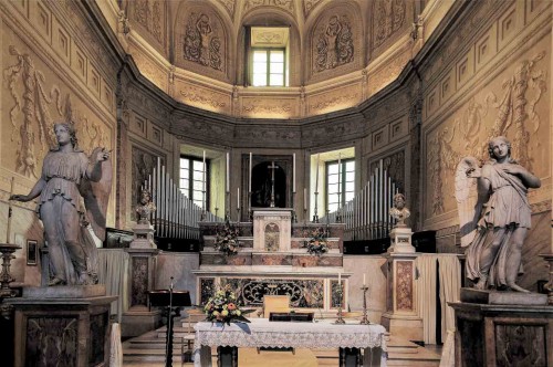 Church of San Pietro in Montorio, presbytery, in the background The Crucifixion of St. Peter (copy)- Guido Reni