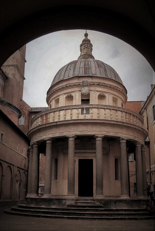 Tempietto (The Chapel of the Martyrdom of St. Peter), Donato Bramante, temple in the viridary of the Church of  San Pietro in Montorio