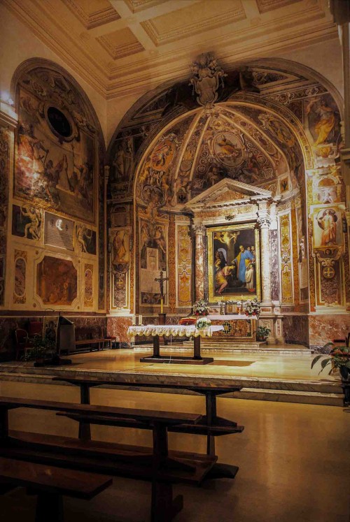 Church of Santa Prisca, view of the transept and apse with the main altar